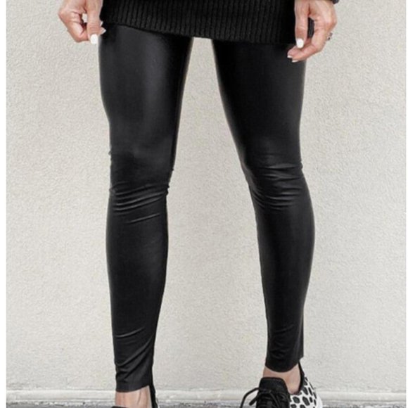 Black Faux leather leggings 🤩 ON SALE 🤩 - Picture 2 of 6